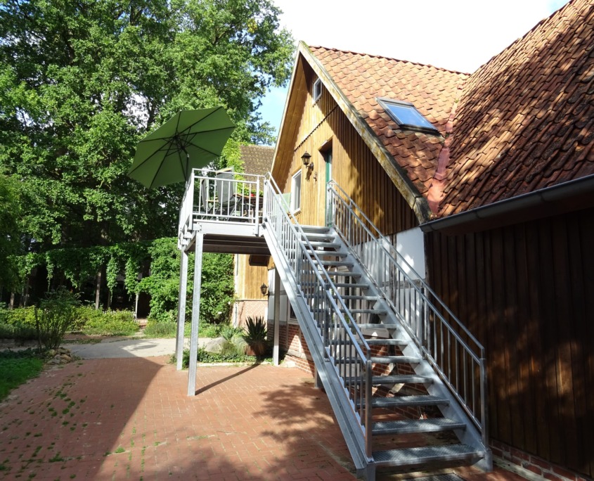 Hahnenstübchen außen Treppe Hahnenstübchen große Außentreppe und Balkon
